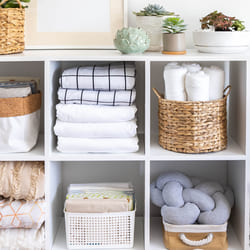 voyage-en-interieur-prestation-organisation-rangement-etagere